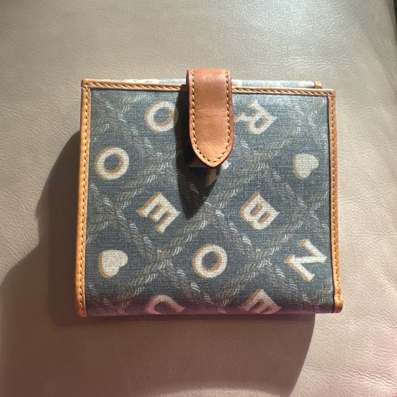 Vintage Dooney & Bourke Signature Logo Canvas Bifold Wallet Brown Tan Leather - Picture 2 of 7